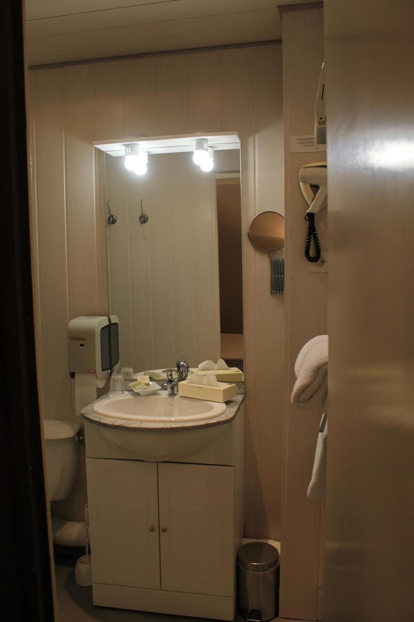 Hotel Les Alpes Allevard Rum bild