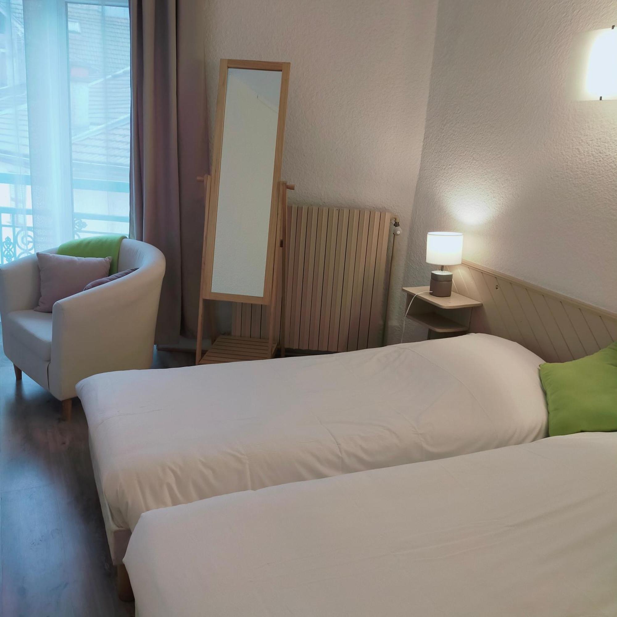 Hotel Les Alpes Allevard Exteriör bild